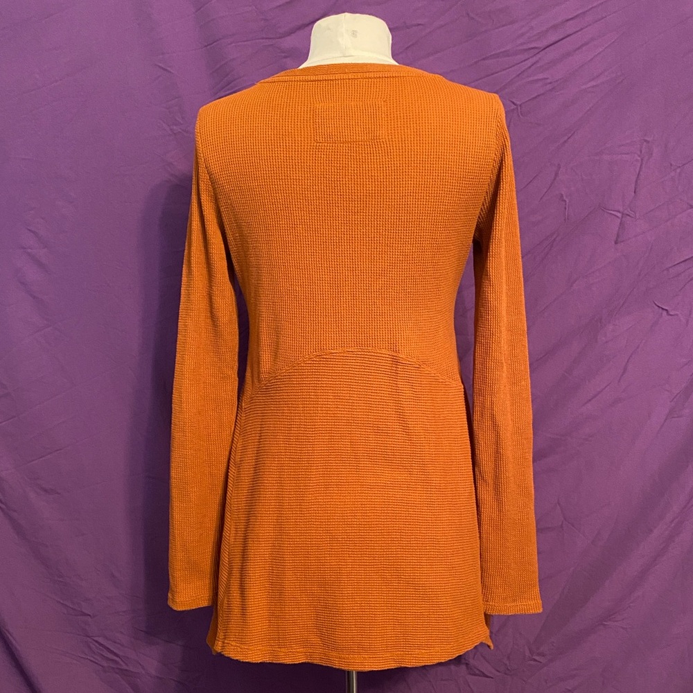 Maeve by Anthropologie Terracotta Handkerchief Hem Henley. Size XS. - Picture 6 of 9